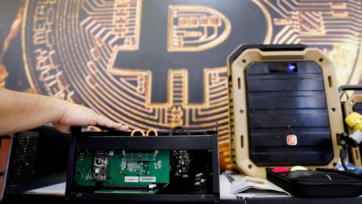 Čína je velmoc v těžbě bitcoinů. Ohrožuje to ale splnění klimatických cílů